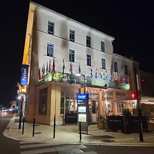 Hotel Kyriad Orange Centre - & Restaurant - La Galerie D'art Des Princes - Provence Alpes Cote D'azur - France - Proche A7-a9 - Exit21- Chateauneuf-du-pape Avignon Bollene Nimes