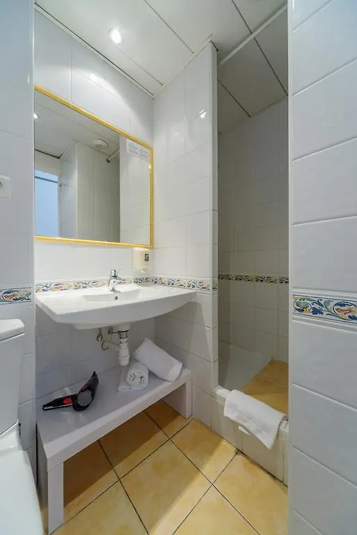 Hotel Le Golfe Cassis 2*,  França